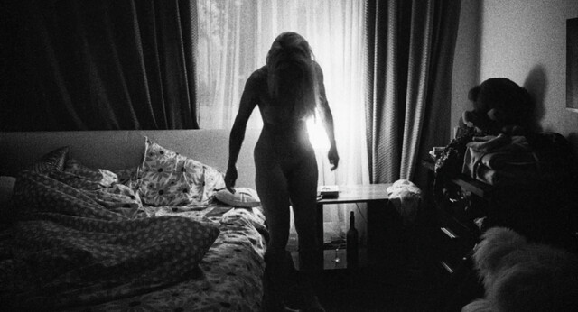 Ilinca Manolache nude – Do Not Expect Too Much from the End of the World (Nu astepta prea mult de la sfârsitul lumii) (2023)