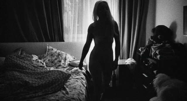 Ilinca Manolache nude – Do Not Expect Too Much from the End of the World (Nu astepta prea mult de la sfârsitul lumii) (2023)