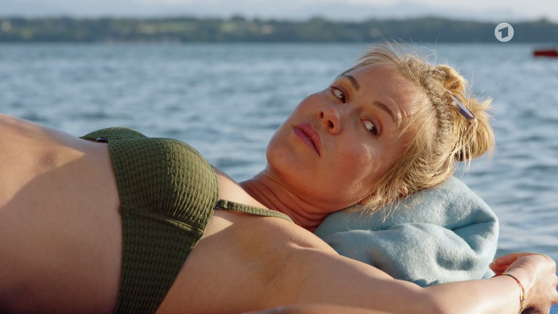 Wolke Hegenbarth sexy – Toni, männlich, Hebamme s01e04 (2020)