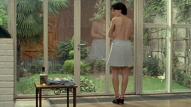 Anne Coesens nude – Le secret (2000)