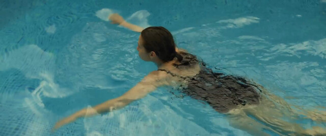 Emmanuelle Devos sexy – A Silence (Un silence) (2023)