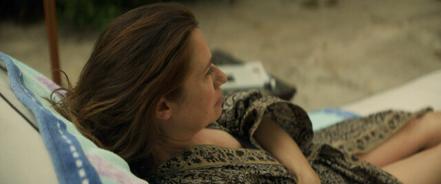 Emmanuelle Devos sexy – A Silence (Un silence) (2023)