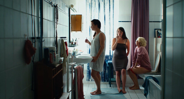 Gabriela Lindl nude – Lieblingsmenschen (2021)