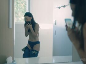 Dolly Lewis sexy – Sight Unseen s01e01e09 (2024)