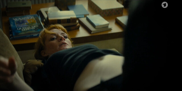 Janina Stopper nude – The Flood - Death on the Dike (2023)