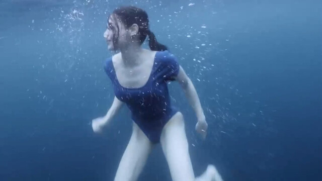 Phoebe Walker sexy – Ikaw at ako (2023)