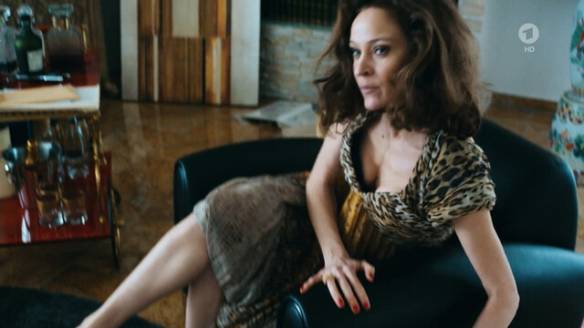 Jeanette Hain sexy – Tödliches Comeback (2018)