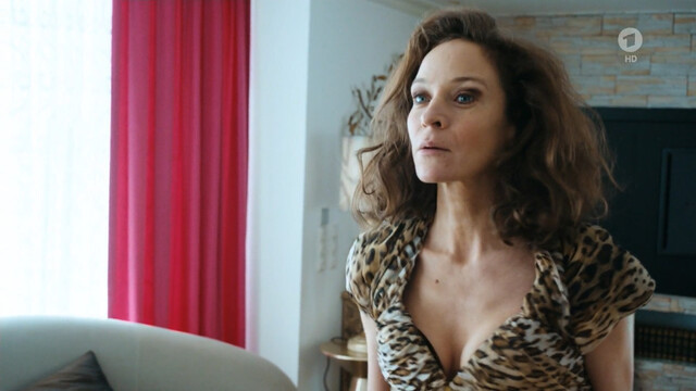 Jeanette Hain sexy – Tödliches Comeback (2018)