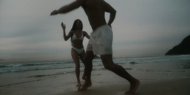 Lari Sacratto nude – Petalas (2024)