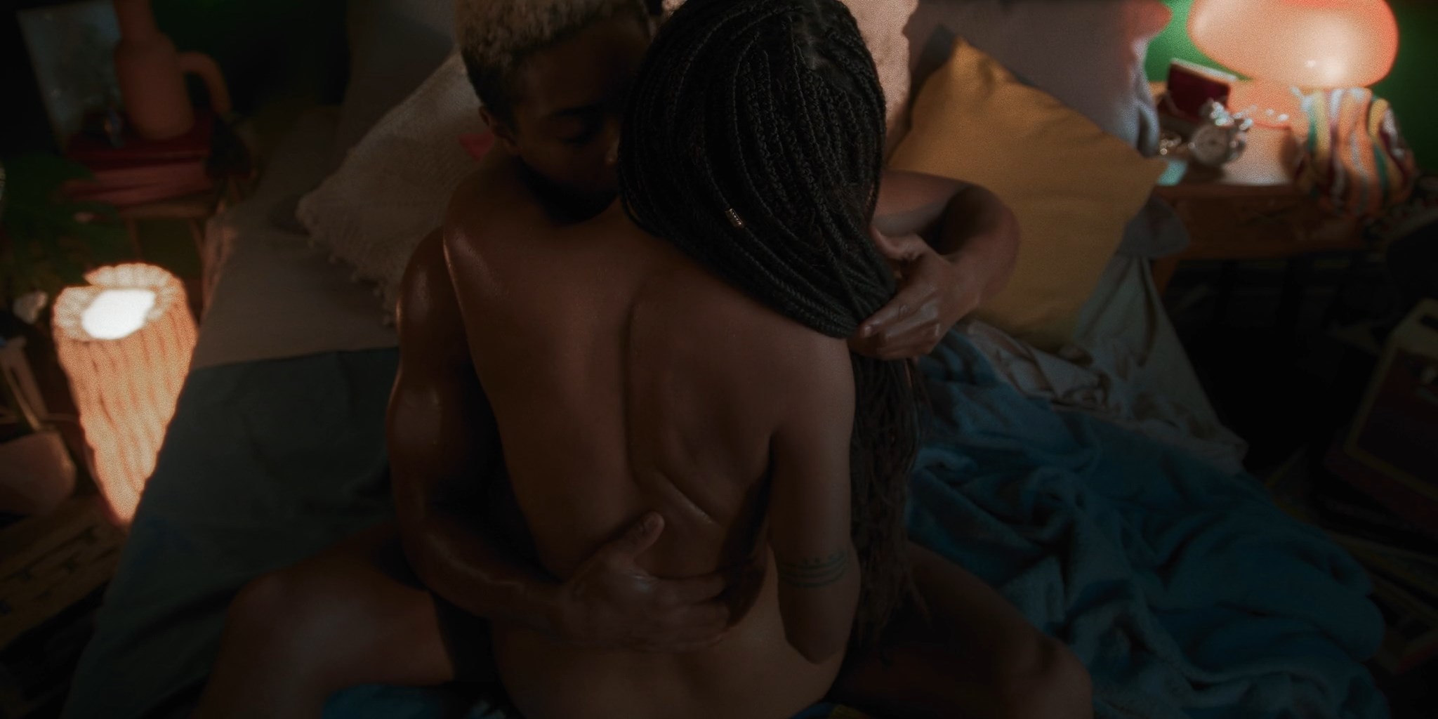 Lari Sacratto nude – Petalas (2024)