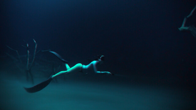 Camila Jaber sexy – Orlando Bloom To the Edge s01e02 (2024)