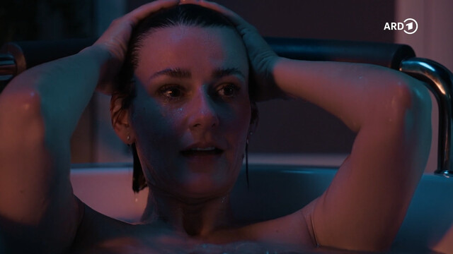 Annett Renneberg sexy – In aller Freundschaft e1049 (2024)
