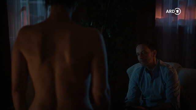 Annett Renneberg sexy – In aller Freundschaft e1049 (2024)