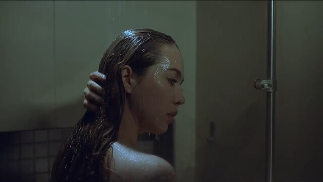 Julia Montes sexy – Five Breakups and a Romance (2023)