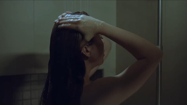 Julia Montes sexy – Five Breakups and a Romance (2023)