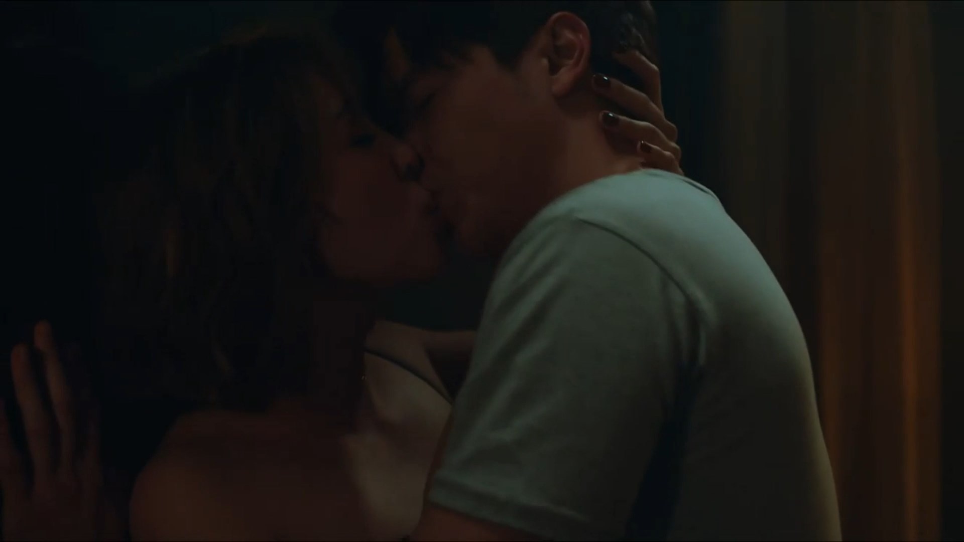 Julia Montes sexy – Five Breakups and a Romance (2023)