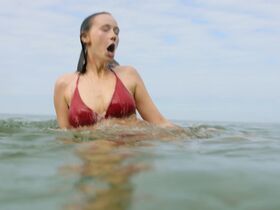 Meira Durand sexy – Praxis mit Meerblick s01e19 (2024)