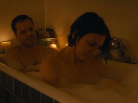 Géraldine Pailhas sexy – Les malvenus (2024)