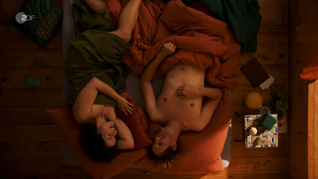 Nagmeh Alaei sexy – Familie Anders s02e02 (2024)