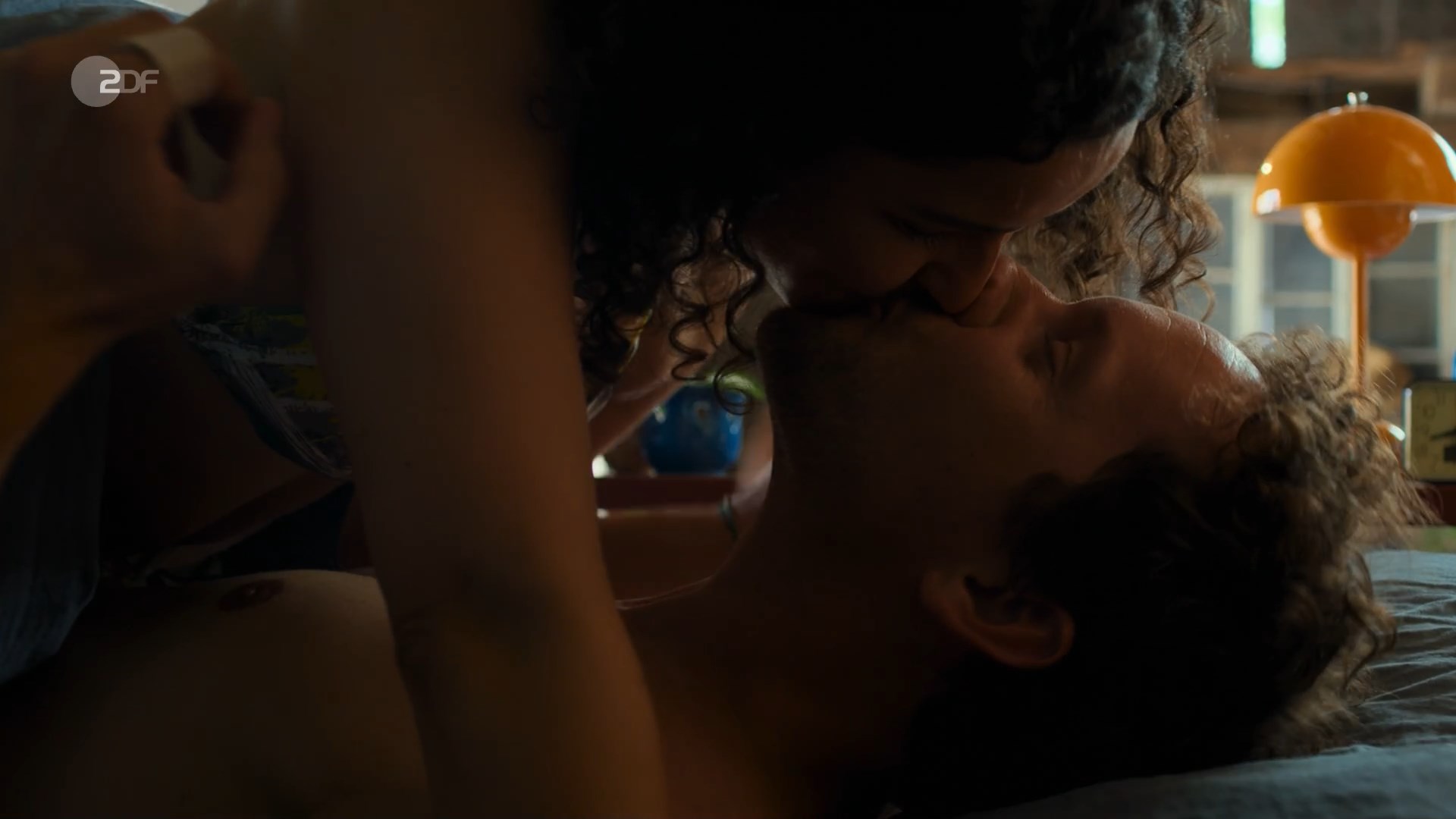 Nagmeh Alaei sexy – Familie Anders s02e02 (2024)