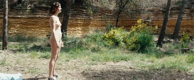 Manon Kneusé nude – Superlune (2023)