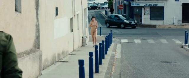 Manon Kneusé nude – Superlune (2023)