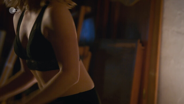 Judith Hoersch sexy – Lena Lorenz s10e01-02 (2024)