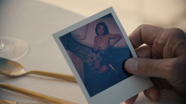 Natalie Alyn Lind sexy – Sugar s01e01-02 (2024)