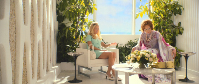 Kristen Wiig sexy – Palm Royale s01e05 (2024)