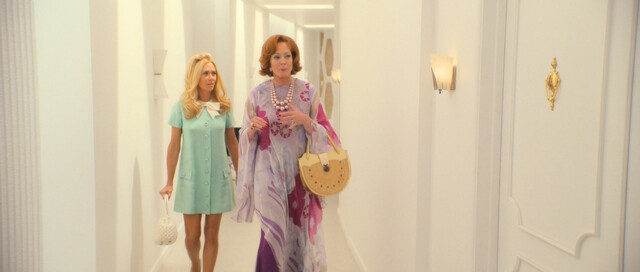 Kristen Wiig sexy – Palm Royale s01e05 (2024)