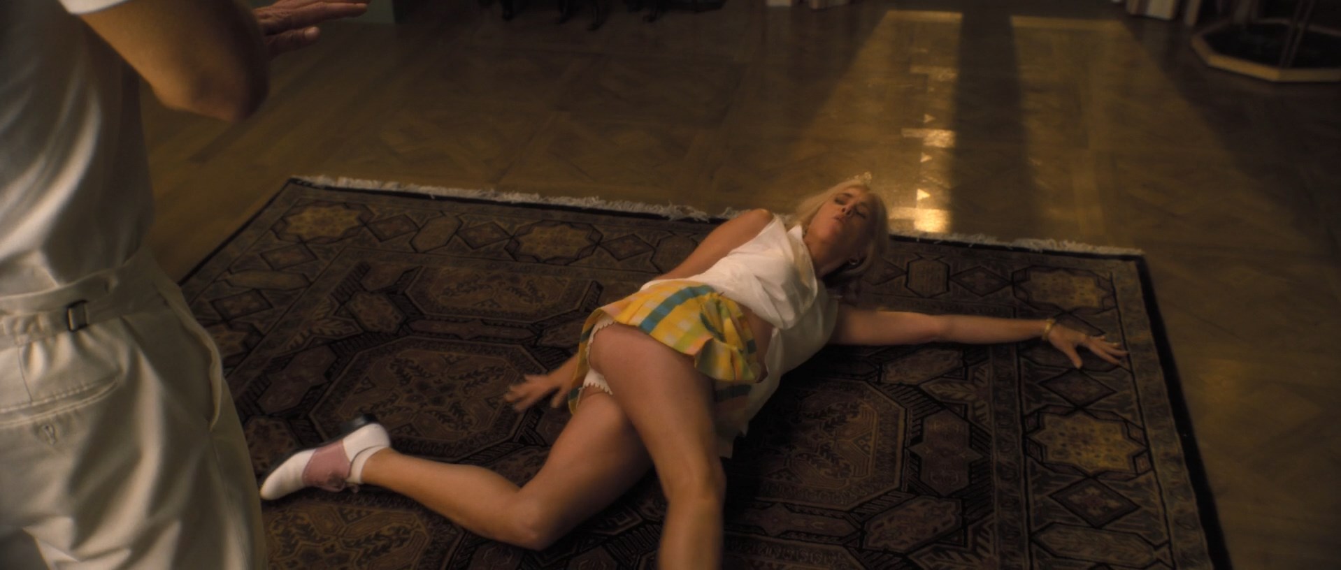 Kristen Wiig sexy – Palm Royale s01e05 (2024)