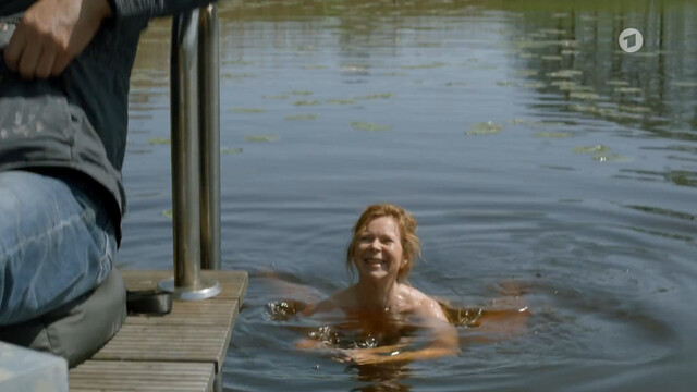 Marion Kracht sexy – Zwei Erben sind einer zu viel (2024)