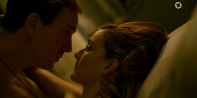 Lia Carvalho nude – Ein Krimi aus Portugal s01e02 (2024)