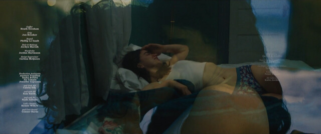 Dylan Gelula sexy – Mirage (2022)