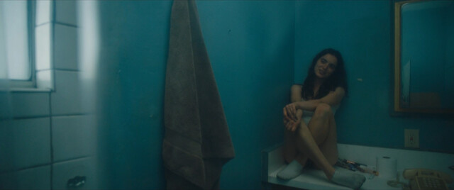 Dylan Gelula sexy – Mirage (2022)