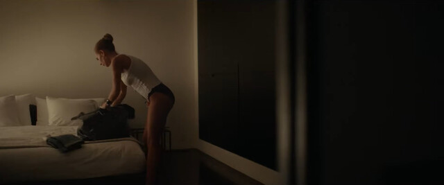 Juno Temple sexy – The Call (2020)