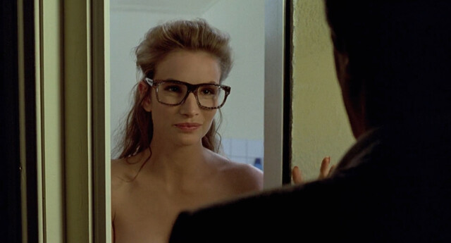 Sandrine Caron nude – Le bal des casse-pieds (1992)