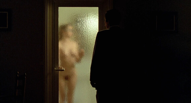 Sandrine Caron nude – Le bal des casse-pieds (1992)
