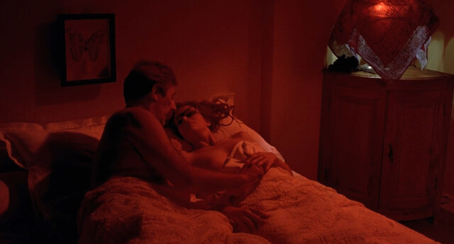 Sandrine Caron nude – Le bal des casse-pieds (1992)