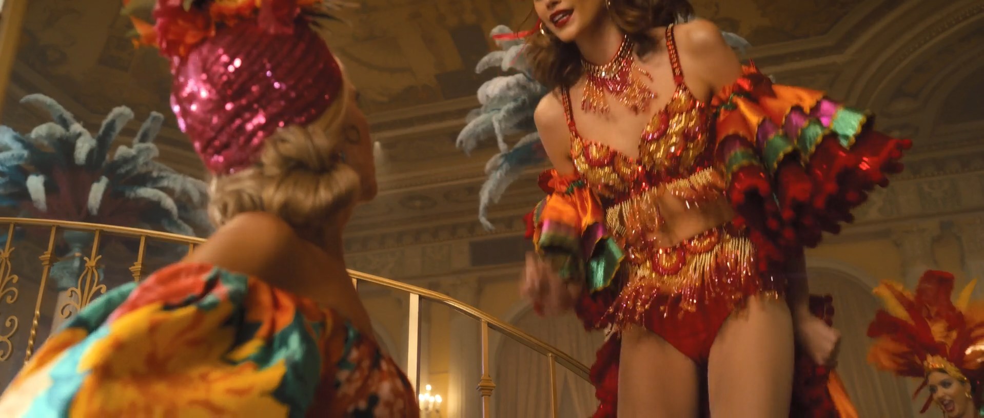 Kristen Wiig sexy – Palm Royale s01e04 (2024)