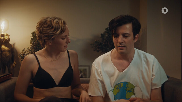 Franziska Machens sexy – Vorübergehend glücklich - Opimaral s01e02 (2024)