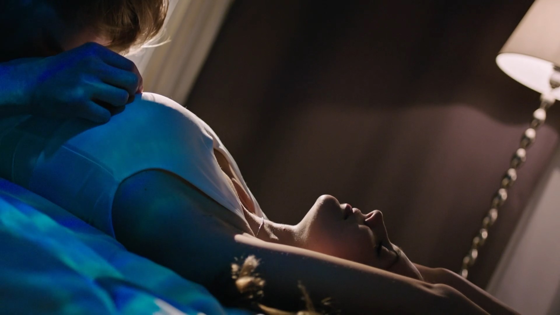 Iris Lebedeva sexy – Mechta na troikh s01e03 (2024)