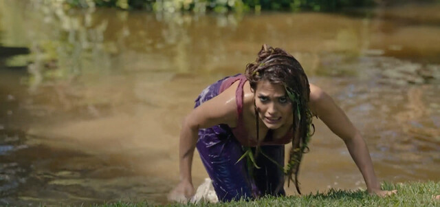 Sara Salamo sexy – El favor (2023)