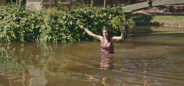 Sara Salamo sexy – El favor (2023)