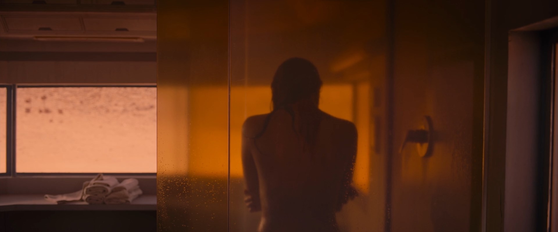 Nell Tiger Free sexy – Life on Mars (Settlers) (2021)