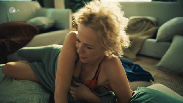 Katja Riemann sexy – RESET - Wie weit willst du gehen s01e01-04 (2024)