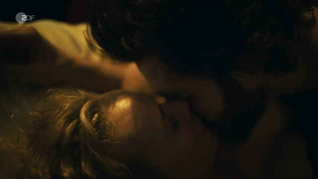 Katja Riemann sexy – RESET - Wie weit willst du gehen s01e01-04 (2024)