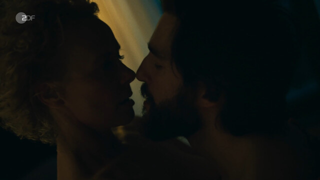 Katja Riemann sexy – RESET - Wie weit willst du gehen s01e01-04 (2024)