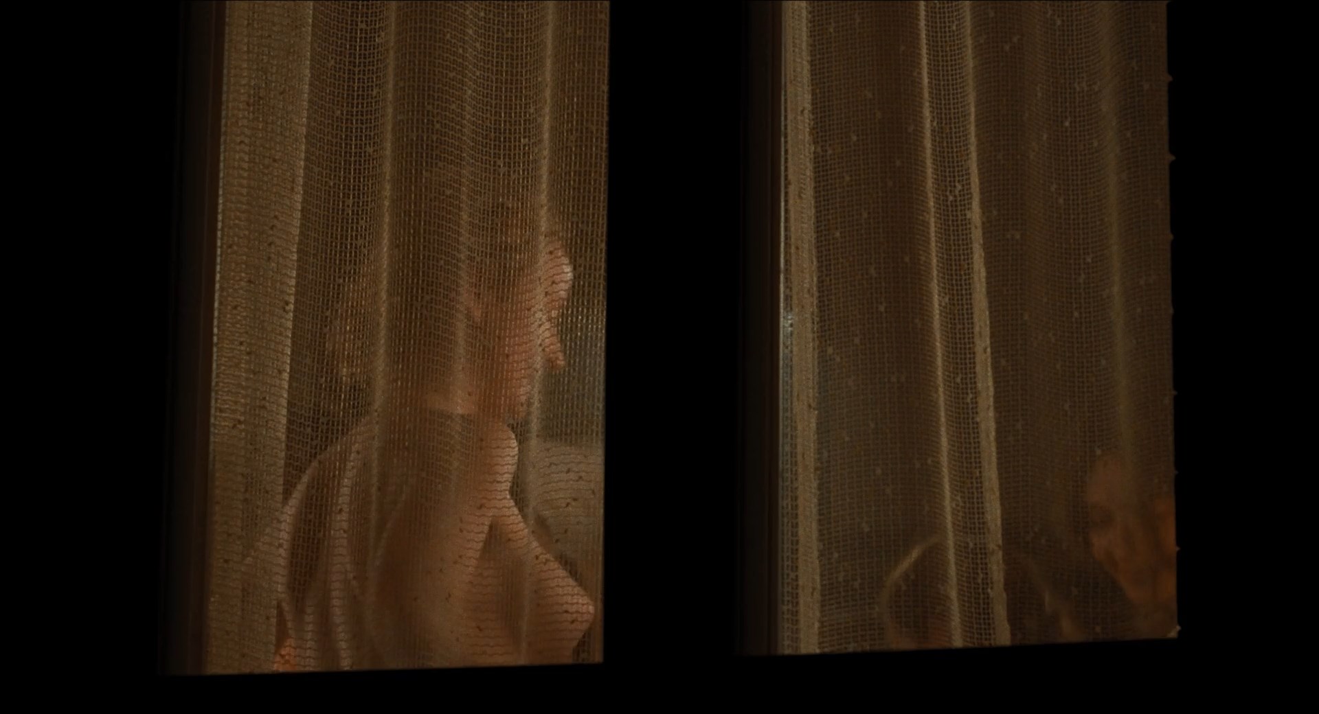 Eliska Krenková sexy – We Have Never Been Modern (Úsvit) (2023)