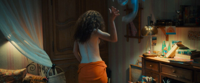 Stéphane Caillard nude – Flo (2023)